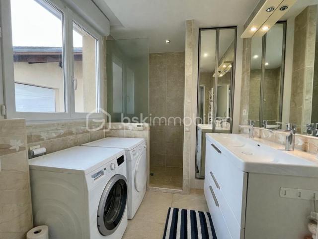 Maison familiale avec deux dépendances locatives – Bailly 78870