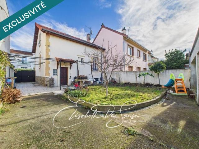 Maison familiale avec dépendance à deux pas du centre