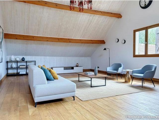 Maison familiale avec dépendance et piscine – La Celle les Bordes