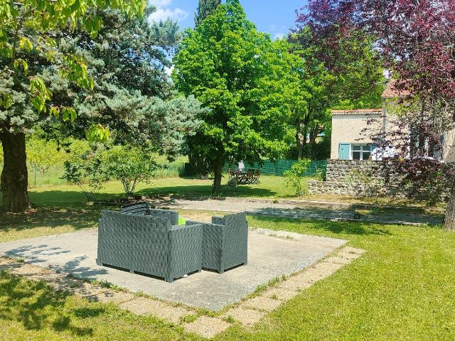 Maison familiale avec dépendance sur terrain de 2 500 m2 148m² Le Brusquet