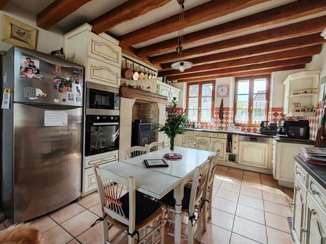 MAISON FAMILIALE AVEC DEPENDANCES