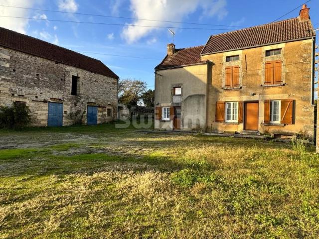 Maison familiale avec dépendances et terrain à Fain Lès Moutiers 21