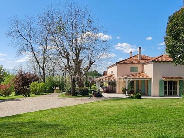 MAISON DE CARACTERE AVEC DEPENDANCES LEDAT 47