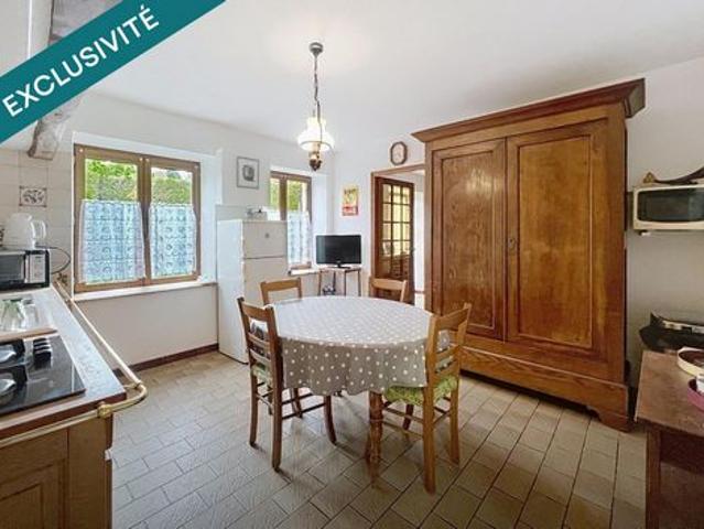 Maison familiale avec jardin à GRAY LA VILLE