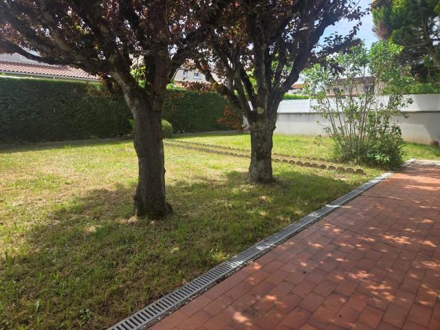 Maison familiale avec jardin et garage