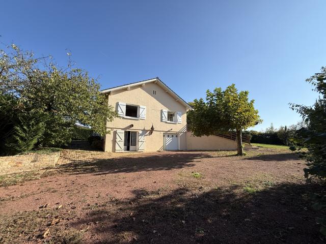 Maison familiale avec jardin paysager Sancé