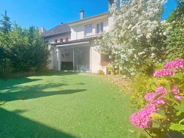 Maison familiale avec jardin proche ligne 14