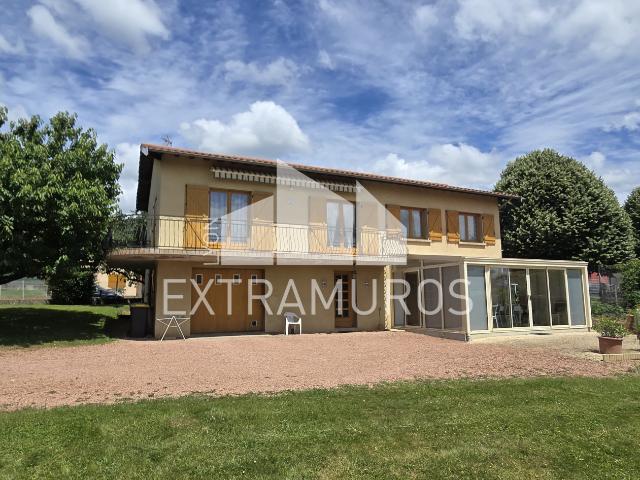 Maison familiale avec jardin Une adresse rare au cœur de Bully