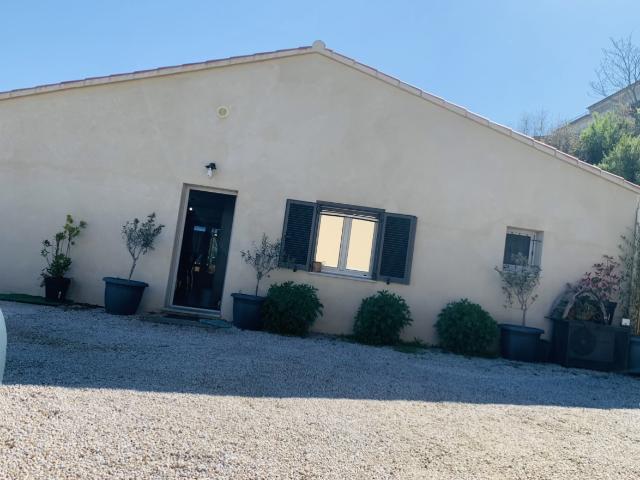 MAISON FAMILIALE AVEC OPTION ACTIVITE CHAMBRES D ' HOTES