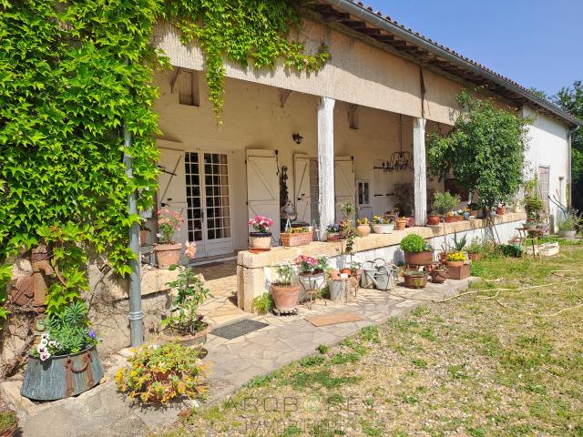 Maison familiale avec logement indépendant et grand jardin
