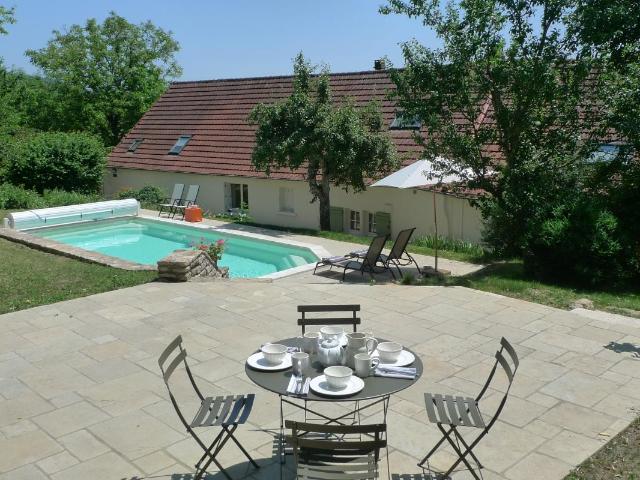 Maison de vignerons avec maison d'amis, piscine chauffée et cave à vin