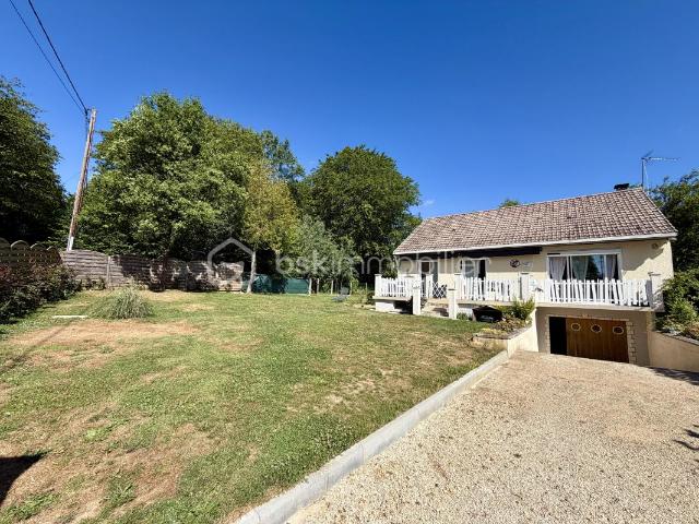 Maison familiale avec sous sol, 4 chambres, dépendance et bois