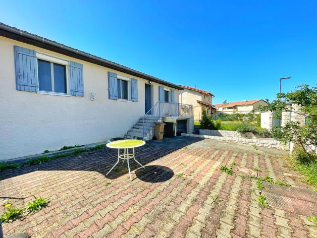 Maison familiale avec sous sol complet et jardin dans secteur résidentiel calme