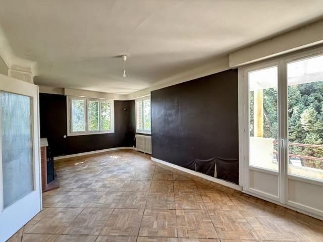 Maison familiale spacieuse avec sous sol aménagé et grand