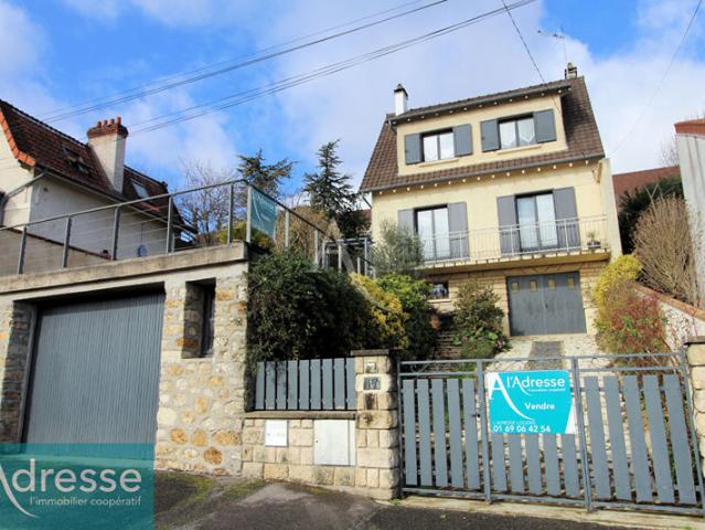 Maison familiale avec sous sol total dans un secteur recherché de Savigny sur Orge