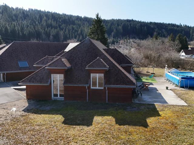 Maison familiale avec son atelier édifiée sur 30 ares de te