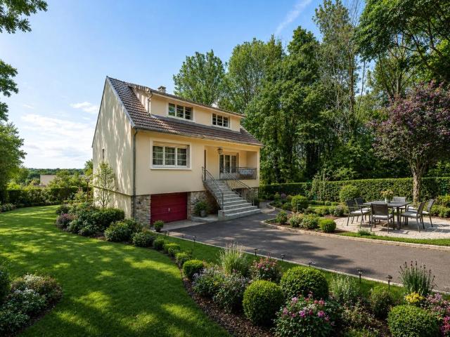 Maison familiale avec studio indépendant – 178 m2 – Chessy Bourg