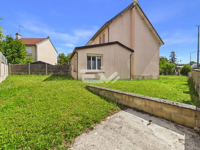 Maison familiale avec possibilité de vie en plain pied, beau potentiel d'aménagement, jardin, grenier 3 fontaines Reims/Neuvillette