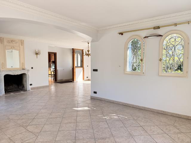 Maison familiale avec piscine 5 chambres 182.29 m2 Terrain arboré 1655 m2 St Pryvé St Mesmin