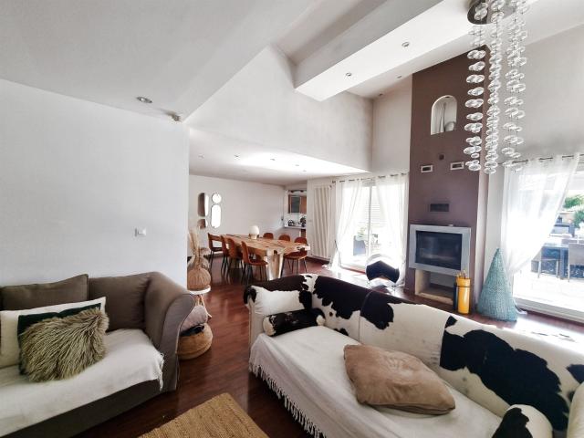 Maison familiale avec piscine 200 m2 surface au sol Sud de L. 170m² Feyzin
