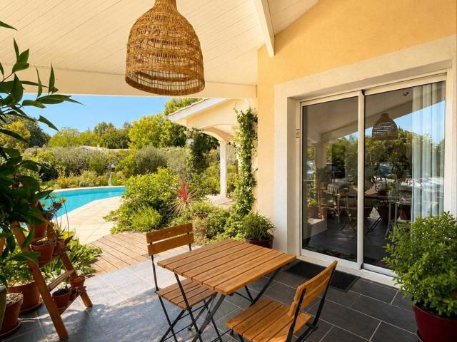 Maison familiale avec piscine – Calme absolu au coeur de Mée. 189m² Mées