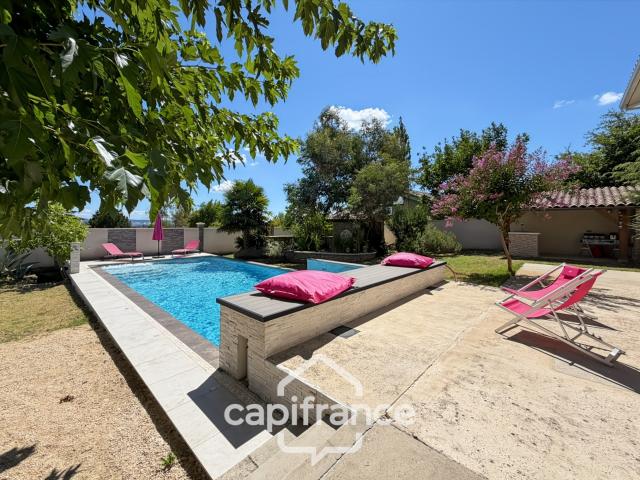 Maison Familiale avec piscine composée de 5 chambres sur ANJOU 38
