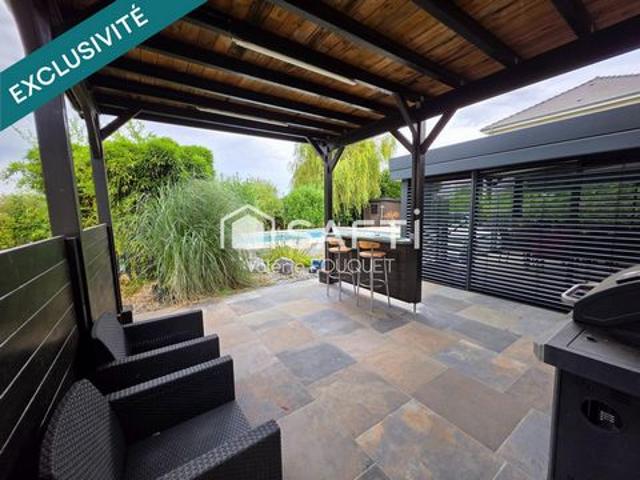Maison familiale avec piscine et véranda – Nouillonpont