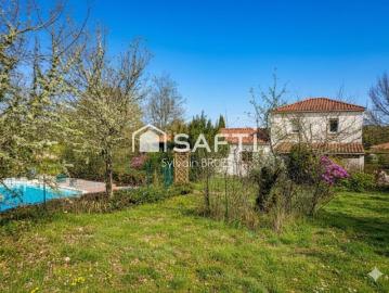 Maison familiale avec piscine et environnement verdoyant