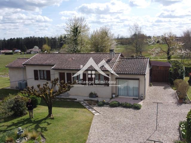 Maison familiale avec piscine et grand terrain arboré Saint. 112m² Saint Martin Curton