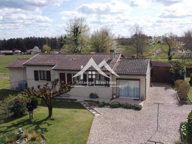 Maison familiale avec piscine et grand terrain arboré Saint Martin Curton