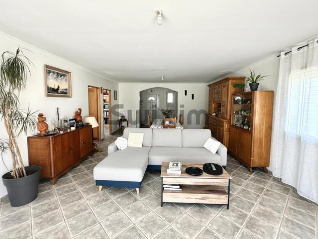 Maison familiale avec piscine et grand garage