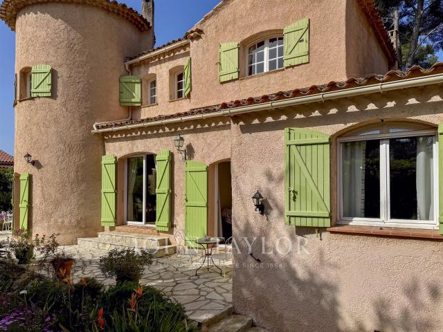 Sanary sur Mer – Maison familiale avec piscine à quelques pa. 170m² Sanary sur Mer