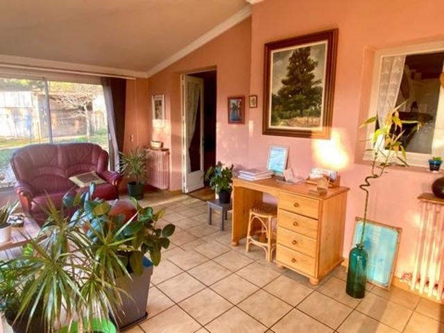 Maison familiale avec terrain attenant et dépendance