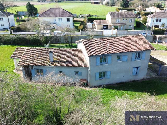 MAISON FAMILIALE AVEC TERRAIN ET DEPENDANCES