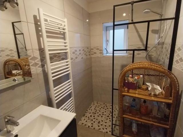 Maison familiale avec terrain et ruisseau à Corravillers