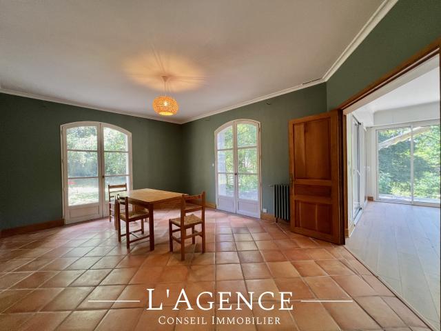 Maison familiale avec terrasse et jardin