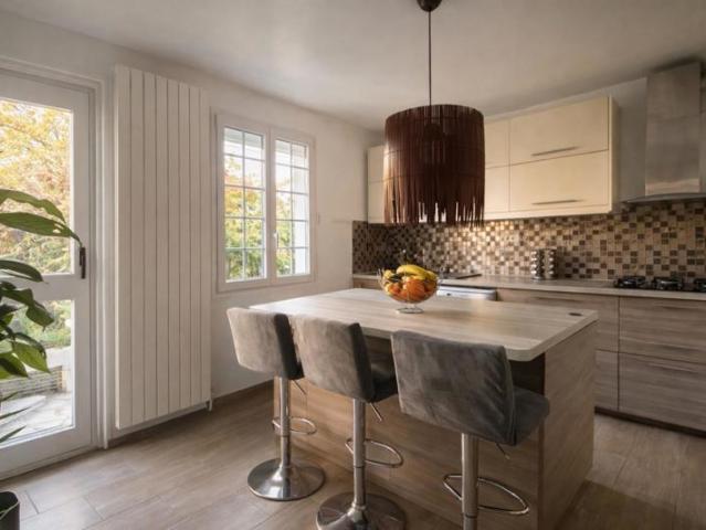Maison familiale avec terrasse et jardin