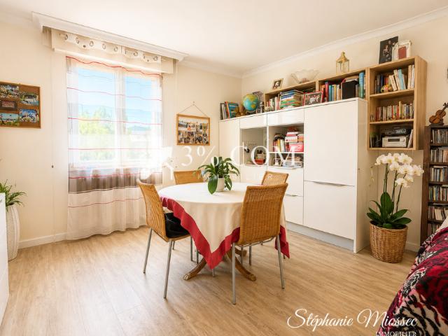 Maison familiale avec vie de plain pied, sous sol complet et