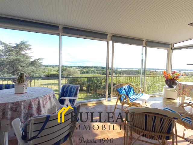 Maison familiale avec vue estuaire, terrasse et grand terrai. 238m² Plassac