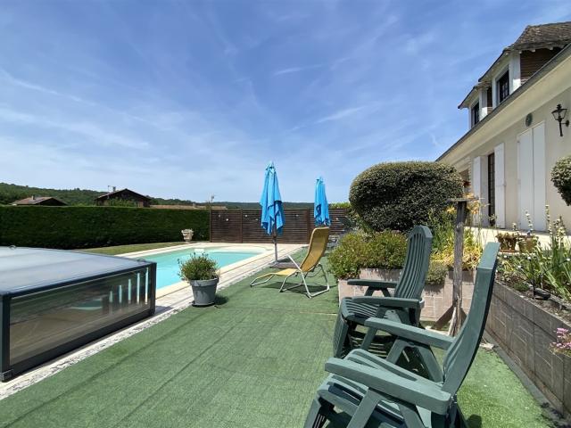 Maison familiale à Dordogne avec piscine et jardin 225m² Saint Pardoux la Rivière