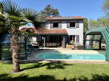 Maison familiale à Sathonay Village sur une parcelle de 1300m2 !