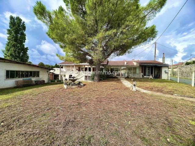 Maison familiale à rafraîchir au cœur du village