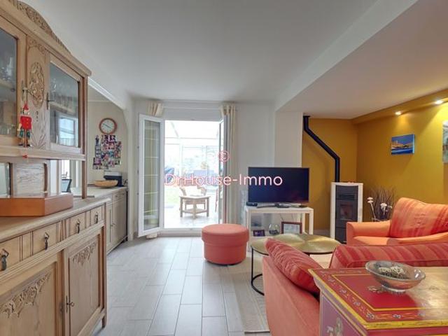 Maison familiale à vendre à Croissy Beaubourg Seine et Marne Ile de France 3 chambres bureau véranda garage jardin clos aucun vis à vis