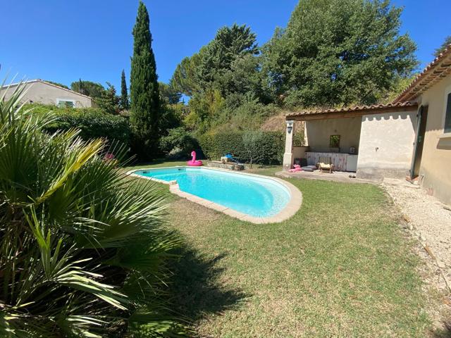 Maison familiale à vendre à la tour d aigues de plain pied 187m² La Tour d'Aigues