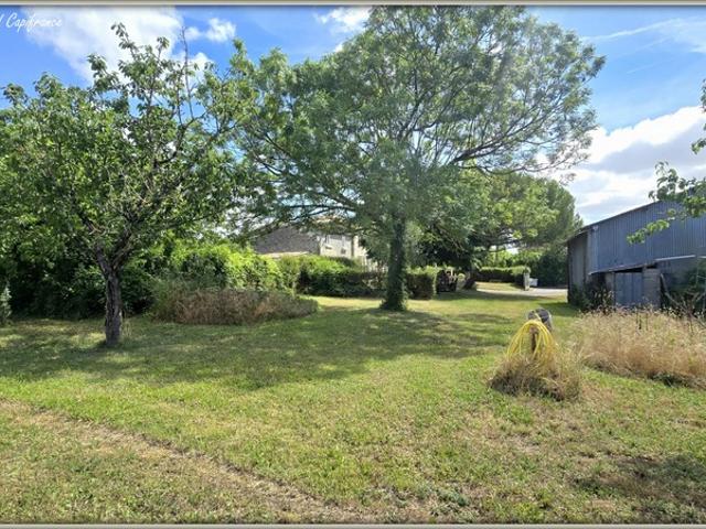 Maison FAMILIALE à vendre 8 pièces 226m² à SAINT PIERRE DE JUILLERS 17 sur plus d'1 hectare de terrain avec HANGAR et DEPENDANCES