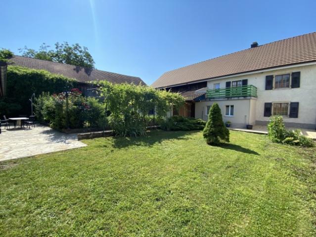 Maison familiale agrémentée d’une très belle parcelle et d’une grange avec maison de jardin