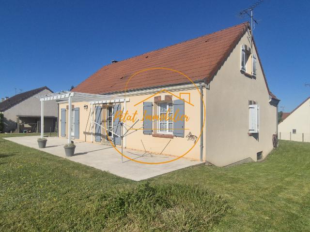 Maison familiale alliant confort et fonctionnalité, dans un cadre agréable