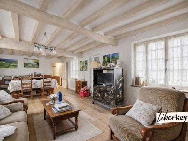Maison avec fort potentiel 3/4 chambres possibles – Secteur calme proche Dreux – Terrain 1 355 m²
