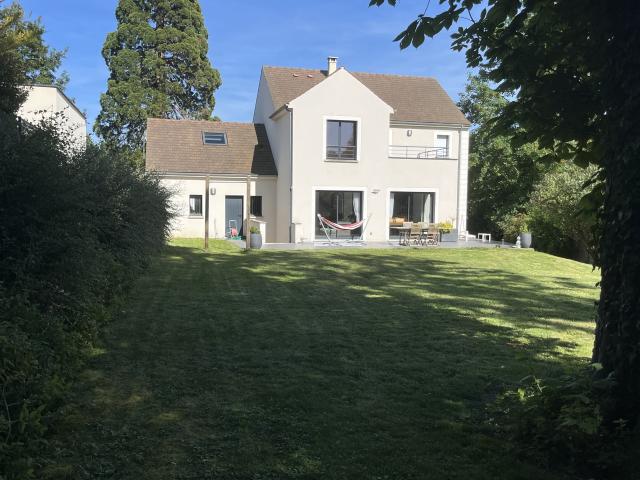 Maison familiale contemporaine à Crespières 200 m2 habitable sur Terrain de 1124 m2