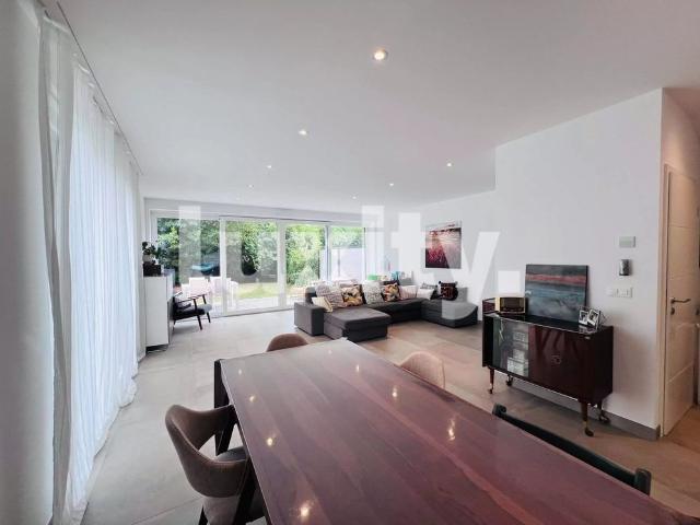 Maison familiale contemporaine avec grand jardin